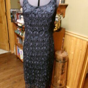 Tahari lined laced sheath dress zip back overaly black lace .sz 4